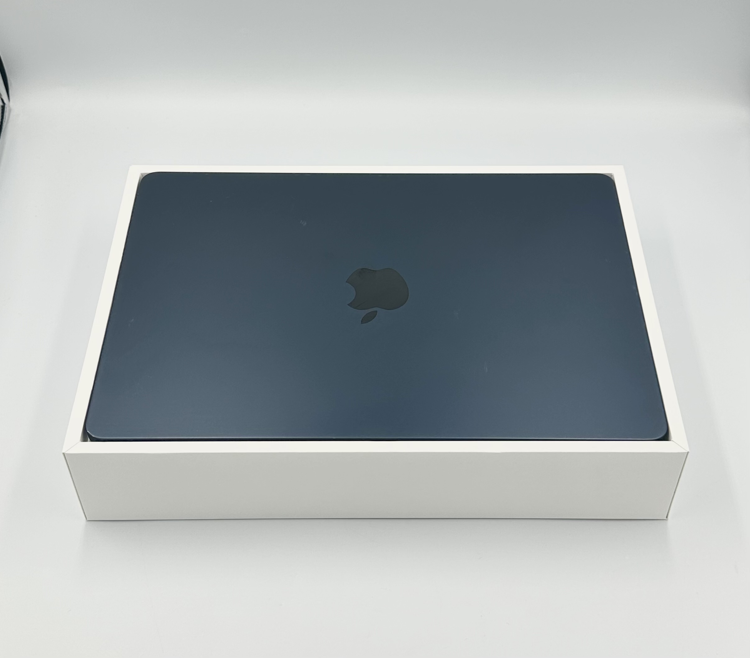 Apple-MacBook-Air-13-M4-16256GB-Midnight-98-Battery-Very-Good.1 Apple MacBook Air 13” M4 16/256GB Midnight 98% Battery Very Good