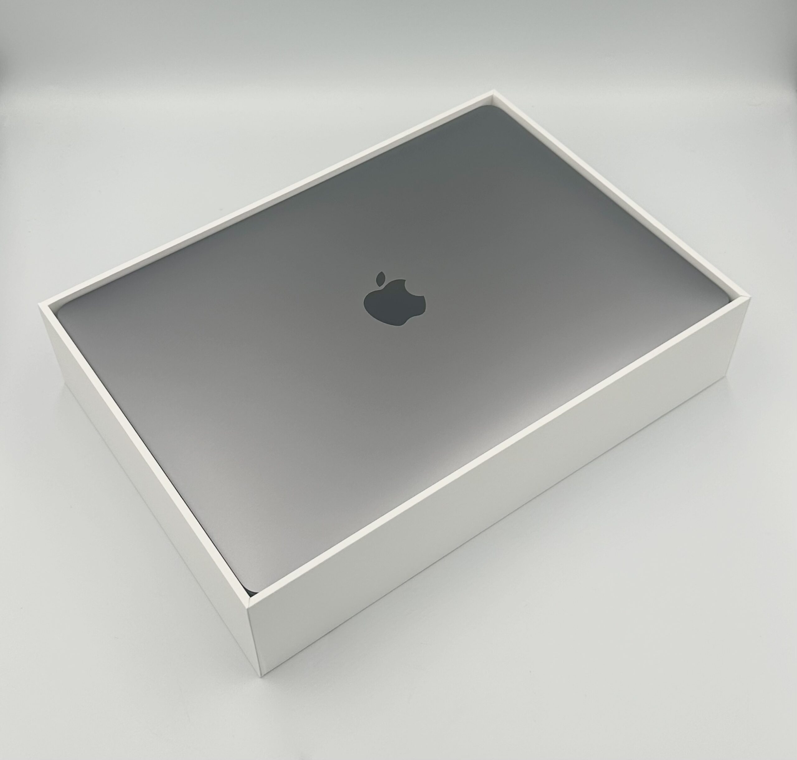 Apple Macbook Air 2020 i5 8/512GB Refurbished Boxed Excellent