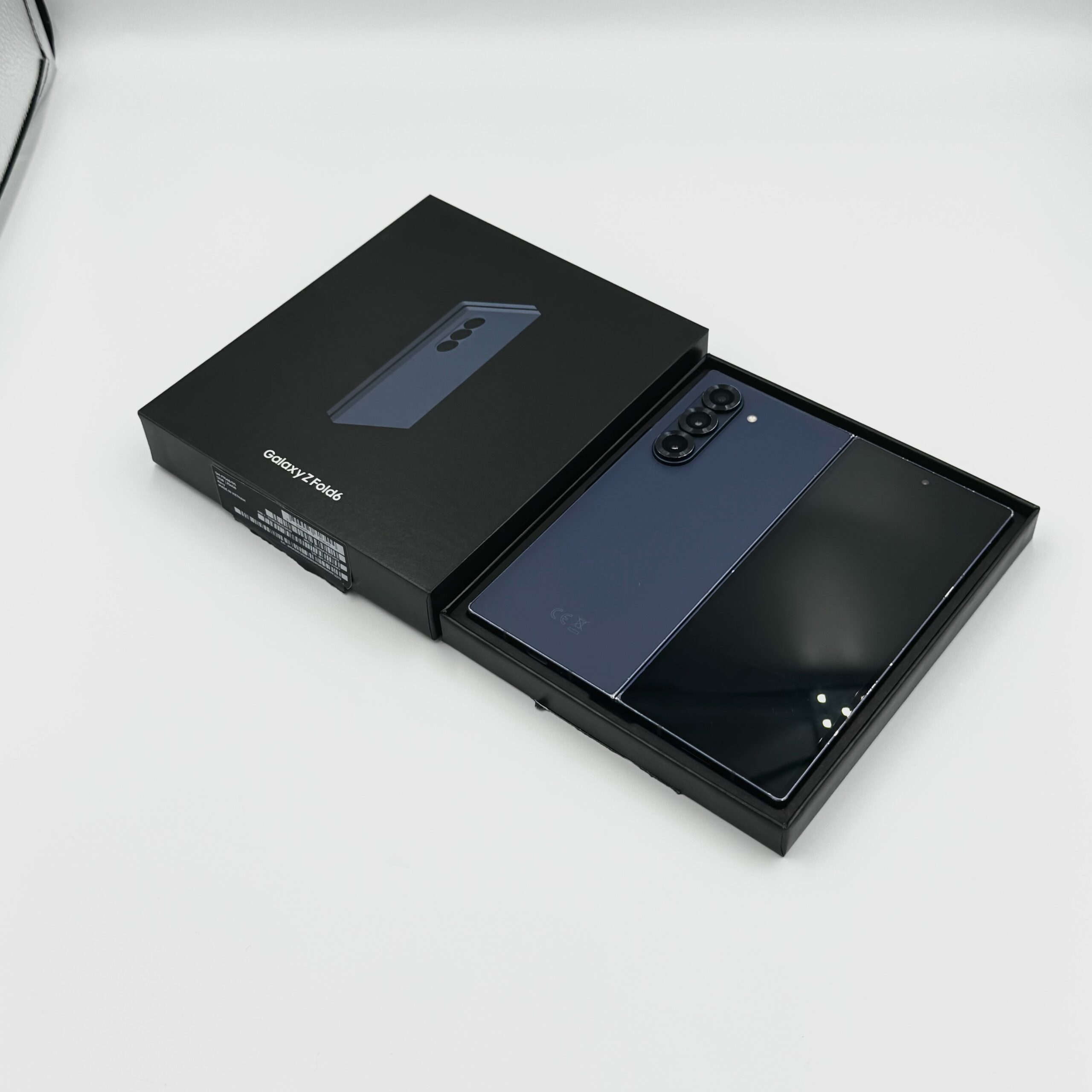 Samsung Galaxy Z Fold6 256GB Navy Unlocked Refurbished 98% Battery Boxed Good